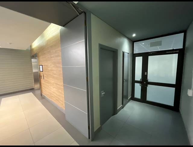 310.50M² OFFICE TO LET IN NEWLANDS